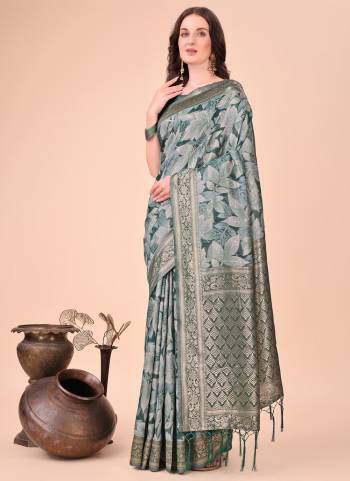 Looking These Fastive Wear Saree in Fine Colored.These Saree And Blouse is Fabricated On Cotton.Its Beautified With Weavon Jacquard Designer With Printed.