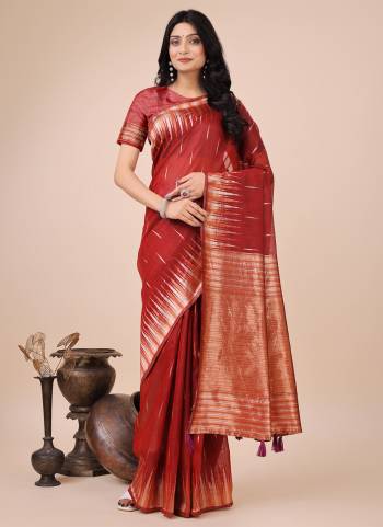 Attractive These Fastive Party Wear Saree in Fine Colored.These Saree And Blouse is Fabricated On Linen Cotton.Its Beautified With Weavon Jacquard Designer.