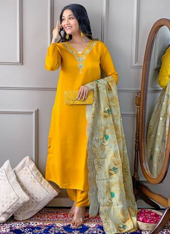 Looking These Suit in Fine Colored Pair With Bottom And Dupatta.These Top And Bottom Are Fabricated On Viscose Pair With Chanderi Dupatta.Its Beautified With Designer Embroidery Work .