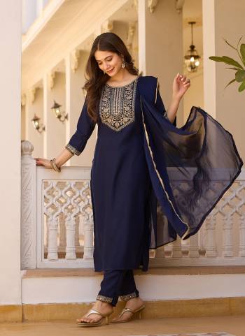 Looking These Suit in Fine Colored Pair With Bottom And Dupatta.These Top And Bottom Are Fabricated On Rayon Pair With Chinon Dupatta.Its Beautified With Designer Embroidery Work .