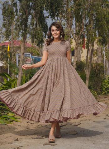 Attrective Looking These Beautiful Looking Readymade Gown.These Gown Are Heavy Rayon Fabricated.Its Beautified With Designer Digital Printed.