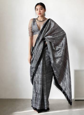 Looking These Fastive Wear Saree in Fine Colored.