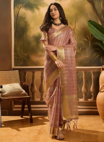Garb These Party Wear Saree in Fine Colored.These Saree And Blouse Is Kadi Organza Fabricated.Its Beautified With Wevon Jacquard Designer.
