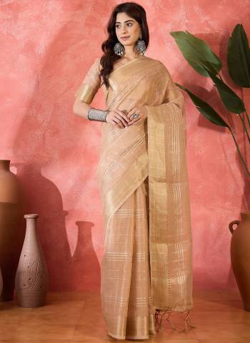 Garb These Party Wear Saree in Fine Colored.These Saree And Blouse Is Kadi Organza Fabricated.Its Beautified With Wevon Jacquard Designer.