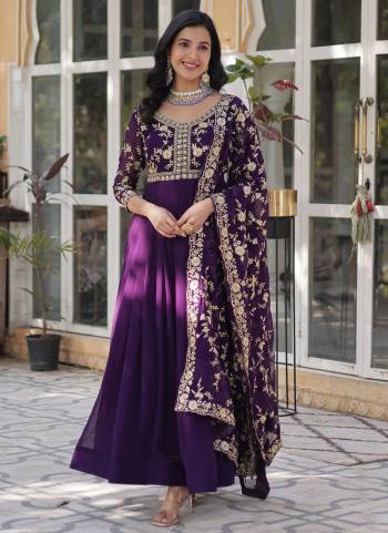 Looking These Beautiful Looking Party Wear Readymade Long Gown With Dupatta.These Gown And Dupatta is Fabricated On Faux Georgette.Its Beautified With Designer Jari,Sequance Embroidery Work.