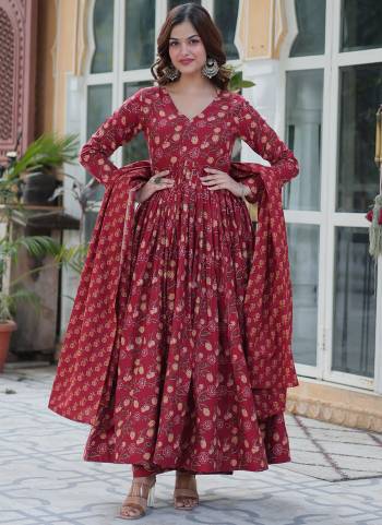 Garb These Beautiful Party Wear Readymade Suits.These Top And Bottom is Fabricated On Cotton And Cotton Dupatta.Its Beautified With Designer Printed.