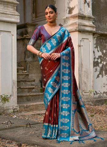 Looking These Festive Wear Saree in Fine Colored.These Saree And Blouse is Fabricated On Banarasi Silk.Its Beautified With Wevon Jari Designer.