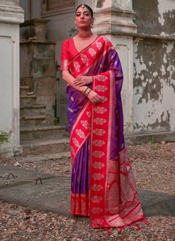 Looking These Festive Wear Saree in Fine Colored.These Saree And Blouse is Fabricated On Banarasi Silk.Its Beautified With Wevon Jari Designer.