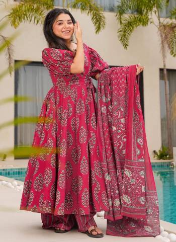 Attractive Looking These Beautiful Looking Readymade Anarkali Suits.These Top And Bottom is Fabricated On Mal Cotton And Mal Cotton Dupatta.Its Beautified With Designer Digital Printed.