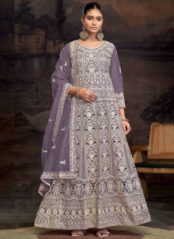 Garb These Designer Anarkali Suit in Fine Colored Pair With Bottom And Dupatta.These Top Are Net And Dupatta Are Fabricated On Net Pair With Santoon Bottom.Its Beautified With Santoon Inner.Its Beautified With Heavy Designer Embroidery Work.