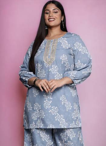 Attrective These Beautiful Designer Plus Size Readymade Kurti.These Kurti is Fabricated On Crepe.Its Beautified With Designer Printed.