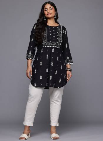 Attrective These Beautiful Designer Plus Size Readymade Kurti.These Kurti is Fabricated On Cotton.Its Beautified With Designer Printed.
