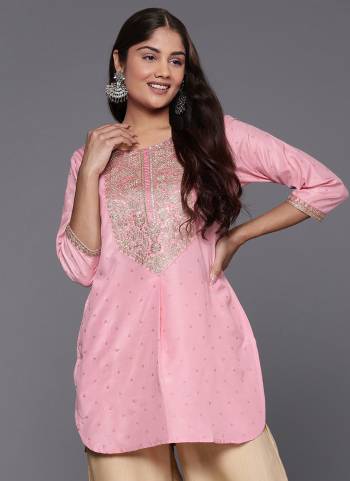 Attrective These Beautiful Designer Plus Size Readymade Kurti.These Kurti is Fabricated On Polyester.Its Beautified With Designer Printed.