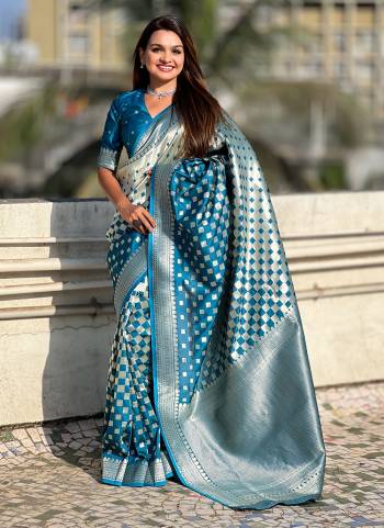 Attractive These Party Wear Saree in Fine Colored.These Saree And Blouse is Fabricated On Banarasi Silk.Its Beautified With Weaving Silver Jari Checks Designer.