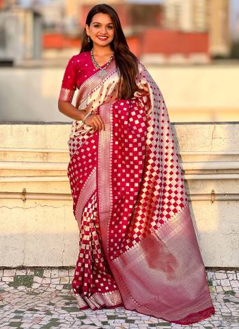 Attractive These Party Wear Saree in Fine Colored.These Saree And Blouse is Fabricated On Banarasi Silk.Its Beautified With Weaving Silver Jari Checks Designer.