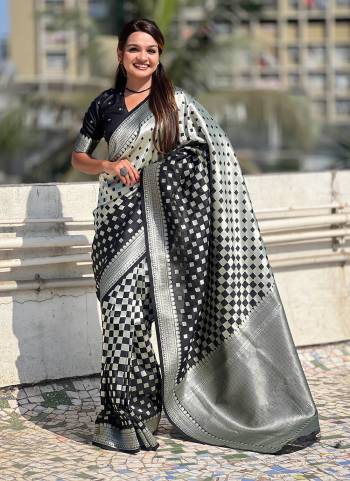 Attractive These Party Wear Saree in Fine Colored.These Saree And Blouse is Fabricated On Banarasi Silk.Its Beautified With Weaving Silver Jari Checks Designer.