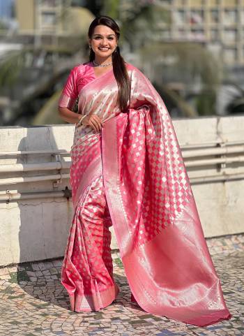 Attractive These Party Wear Saree in Fine Colored.These Saree And Blouse is Fabricated On Banarasi Silk.Its Beautified With Weaving Silver Jari Checks Designer.