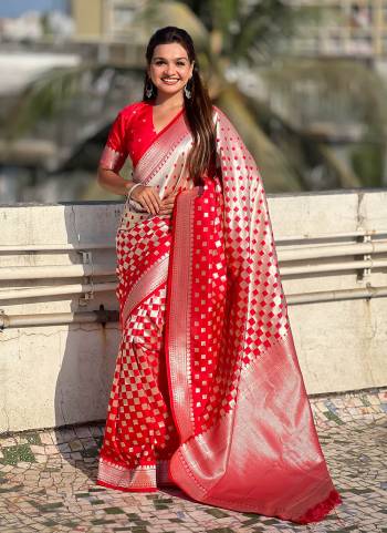 Attractive These Party Wear Saree in Fine Colored.These Saree And Blouse is Fabricated On Banarasi Silk.Its Beautified With Weaving Silver Jari Checks Designer.