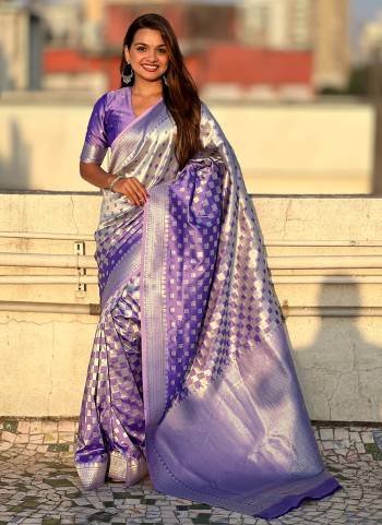 Attractive These Party Wear Saree in Fine Colored.These Saree And Blouse is Fabricated On Banarasi Silk.Its Beautified With Weaving Silver Jari Checks Designer.