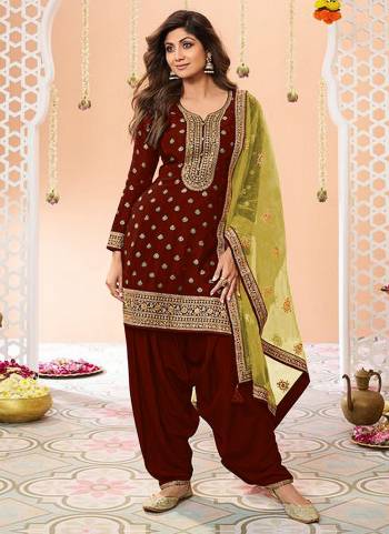 Garb These Designer Patiyala Suit in Fine Colored Pair With Bottom And Dupatta.These Top Are Jacquard Silk And Dupatta Are Fabricated On Net Pair With Santoon Bottom.Its Beautified With Santoon Inner.Its Beautified With Wevon Designer, Embroidery Work.
