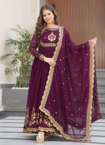 Looking These Beautiful Looking Party Wear Readymade Long Gown With Dupatta.These Gown And Dupatta is Fabricated On Faux Georgette.Its Beautified With Designer Jari,Sequance Embroidery Work.