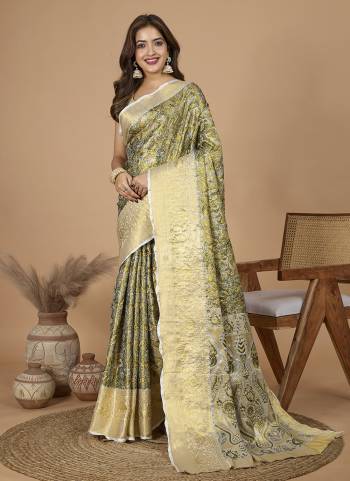 Garb This Partywear Saree Paired With Blouse.This Saree And Blouse Are Soft Silk Based Fabric With Heavy Wevon Jari Rich Pallu Designer. Buy This Pretty Saree Now.