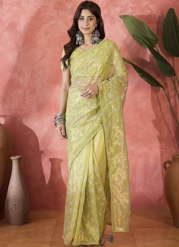 Looking These Party Wear Saree in Fine Colored.These Saree And Blouse Is Twill Net Fabricated.Its Beautified With Designer Sequance Embroidery Work.