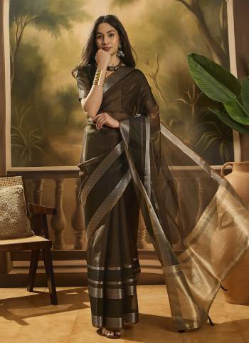 Garb These Party Wear Saree in Fine Colored.These Saree And Blouse Is Orange Fabricated.Its Beautified With Wevon Designer.