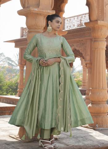 Looking These Suit in Fine Colored Pair With Bottom And Dupatta.These Top And Bottom Are Fabricated On Vichitra Silk Pair With Vichitra Silk Dupatta.Its Beautified With Designer Embroidery Work .