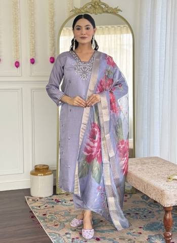 Looking These Suit in Fine Colored Pair With Bottom And Dupatta.These Top And Bottom Are Fabricated On Chanderi Pair With Linen Dupatta.Its Beautified With Designer Embroidery Work,Printed .