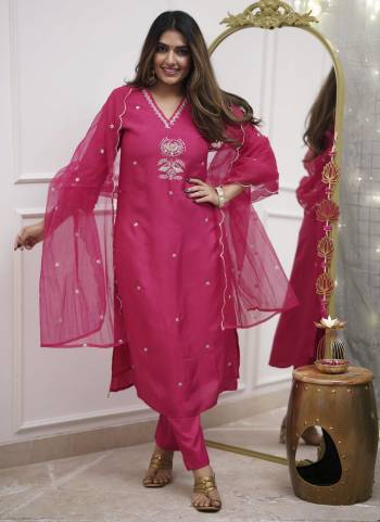 Garb These Suit in Fine Colored Pair With Bottom And Dupatta.These Top And Bottom Are Fabricated On Viscose Chanderi Pair With Organza Dupatta.Its Beautified With Designer Embroidery Work .