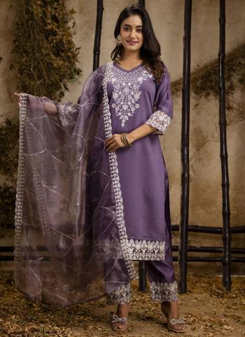 Attractive These Beautiful Looking Readymade Suits With Dupatta.These Suit is Fabricated On Top Are Silk Blend And Bottom Silk Blend And Organza Dupatta .Its Beautified With Designer Embroidery Work.