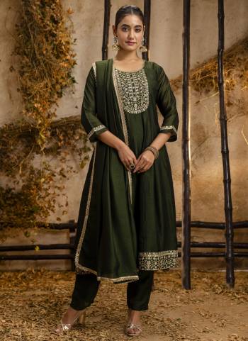 Attractive These Beautiful Party Wear Readymade Suits With Dupatta.These Suit is Fabricated On Top And Bottom Are Silk Blend And Nazneen Dupatta .Its Beautified With Designer Embroidery Work.