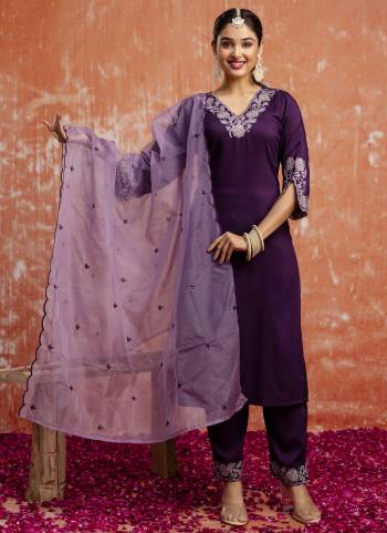 Attractive These Beautiful Party Wear Readymade Suits With Dupatta.These Suit is Fabricated On Top And Bottom Are Silk Blend And Organza Dupatta .Its Beautified With Designer Embroidery Work.