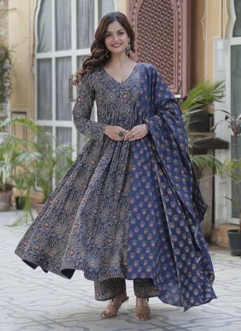 Attractive Looking These Beautiful Looking Readymade Suits.These Top And Bottom is Fabricated On Cotton And Cotton Dupatta.Its Beautified With Designer Printed.