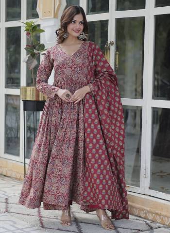 Attractive Looking These Beautiful Looking Readymade Suits.These Top And Bottom is Fabricated On Cotton And Cotton Dupatta.Its Beautified With Designer Printed.