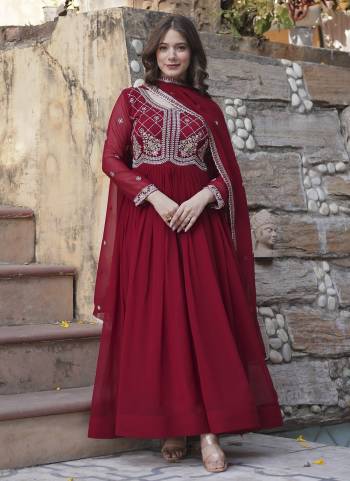 Garb These Beautiful Looking Party Wear Readymade Long Gown With Dupatta.These Gown And Dupatta is Fabricated On Faux Georgette.Its Beautified With Designer Sequance,Thread,Beads Embroidery Work.