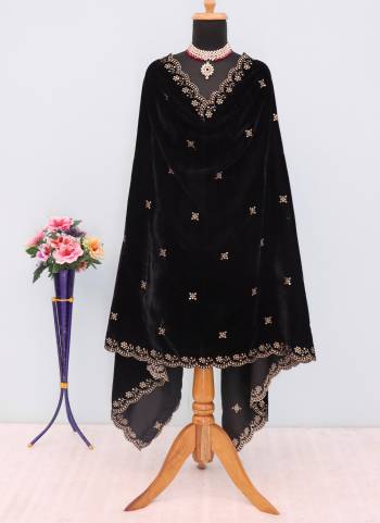 Grab These Beautiful Colored Ethnic Dupatta.This Dupatta is Fabricated On Beautiful Velvet Fabric . It Is Beautified With Beautiful Designer Sequance Embroidery Cut Work.