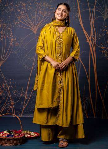 Attractive These Beautiful Looking Readymade Plazzo Suits With Dupatta.These Suit is Fabricated On Top Are Silk Blend And Bottom Are Silk Blend And Silk Dupatta .Its Beautified With Designer Embroidery Work.