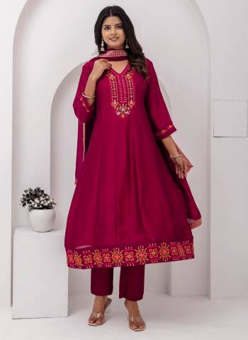 Garb These Beautiful Looking Party Wear Readymade Suits With Dupatta.These Suit is Fabricated On Top Are Vichitra Silk And Bottom Are Vichitra Silk And Vichitra Silk Dupatta .Its Beautified With Designer Thread Embroidery Work,Swarovski Diamond Dupatta.