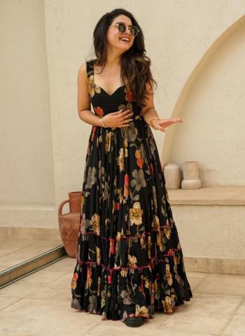 Attractive Looking These Beautiful Looking Readymade Long Kurti.These Kurti is Fabricated On Rayon.Its Beautified With Designer Printed.