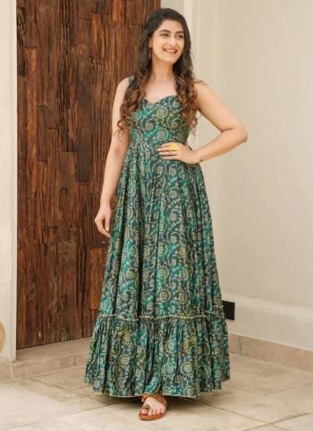Attractive Looking These Beautiful Looking Readymade Long Kurti.These Kurti is Fabricated On Rayon.Its Beautified With Designer Printed.