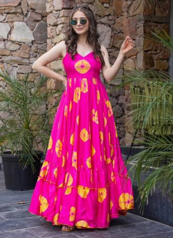 Garb These Beautiful Looking Readymade Long Kurti.These Kurti is Fabricated On Rayon.Its Beautified With Designer Printed.
