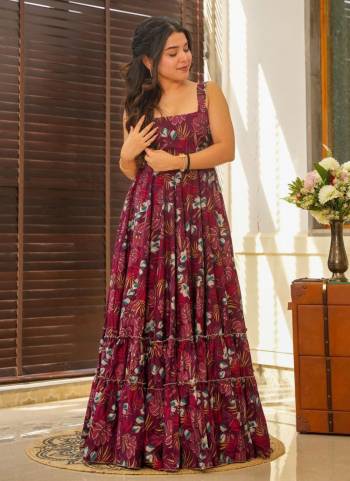 Garb These Beautiful Looking Readymade Long Kurti.These Kurti is Fabricated On Rayon.Its Beautified With Designer Printed.