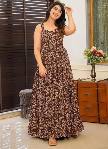 Garb These Beautiful Looking Readymade Long Kurti.These Kurti is Fabricated On Rayon.Its Beautified With Designer Printed.