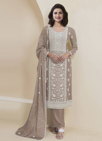 Garb These Designer Suit in Fine Colored Pair With Bottom And Dupatta.These Top Are Faux Georgette And Dupatta Are Fabricated On Faux Georgette Pair With Santoon Bottom.Its Beautified With Santoon Inner.Its Beautified With Designer Embroidery Work.