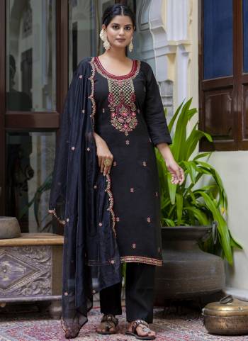Garb These Beautiful Looking Party Wear Readymade Suits With Dupatta.These Suit is Fabricated On Top Are Silk Blend  And Bottom Are Silk Blend And Organza Dupatta .Its Beautified With Designer Thread Embroidery Work.