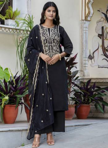 Garb These Beautiful Looking Party Wear Readymade Suits With Dupatta.These Suit is Fabricated On Top Are Silk Blend  And Bottom Are Silk Blend And Organza Dupatta .Its Beautified With Designer Thread Embroidery Work.