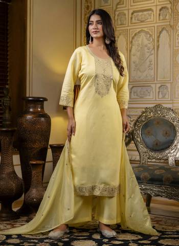Garb These Beautiful Looking Party Wear Readymade Suits With Dupatta.These Suit is Fabricated On Top Are Silk Blend  And Bottom Are Silk Blend And Organza Dupatta .Its Beautified With Designer Thread Embroidery Work.