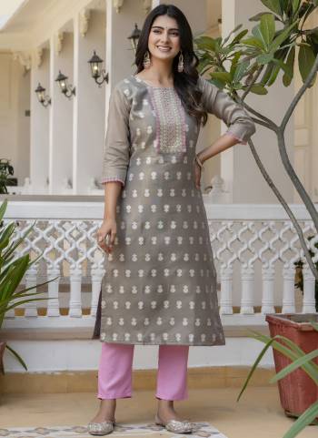 Attrective These Beautiful Looking Readymade Kurti.These Kurti Fabricated On Shimmer Silk.Its Beautified With Designer Embroidery Work.